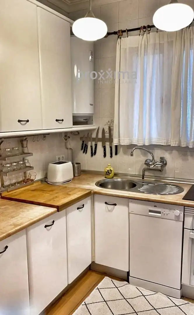 Kitchen of Flat for sale in Sevilla  with Air Conditioner and Terrace