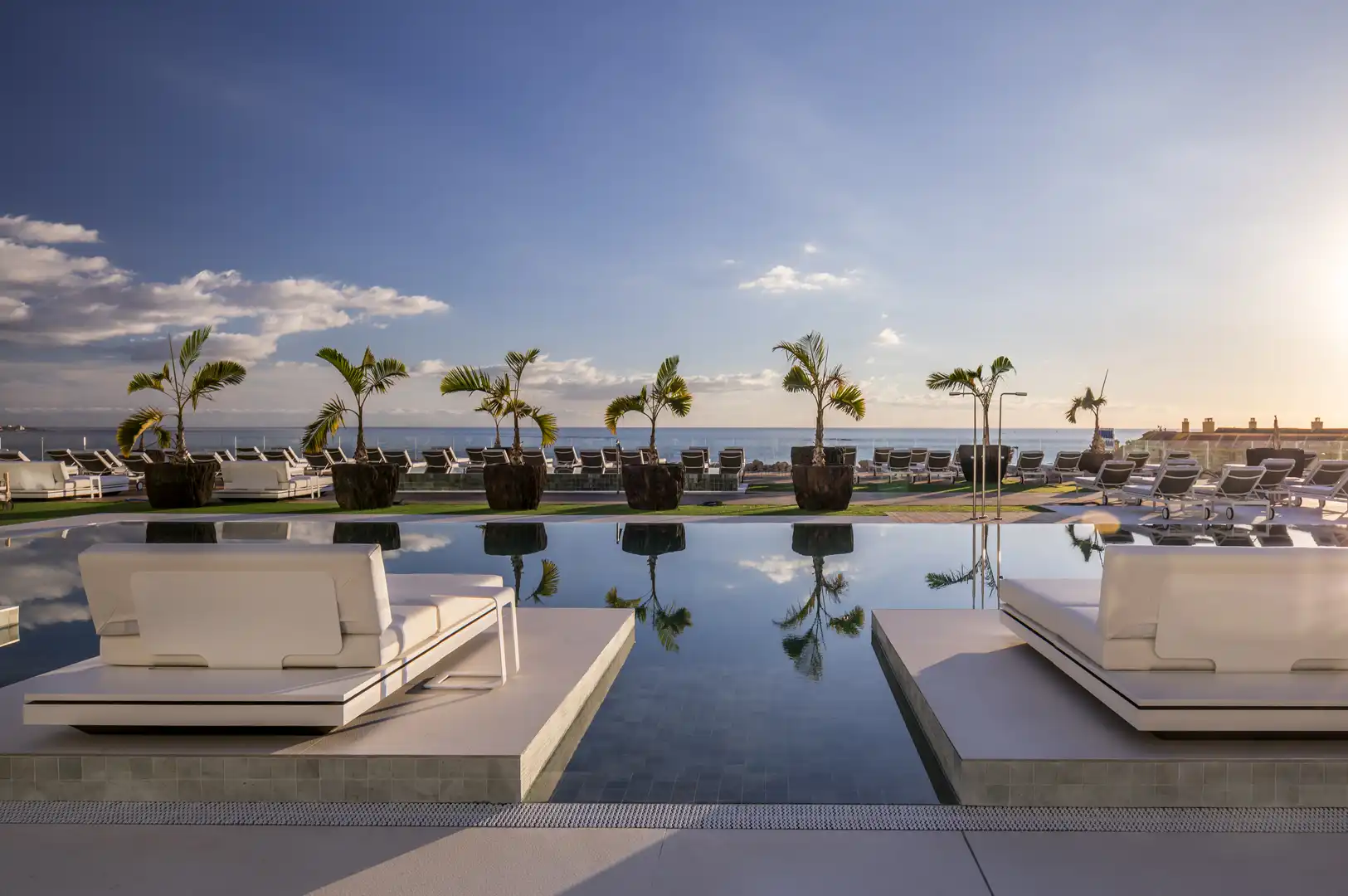 Piscina de Piso en venta en Adeje con Aire acondicionado, Terraza y Trastero