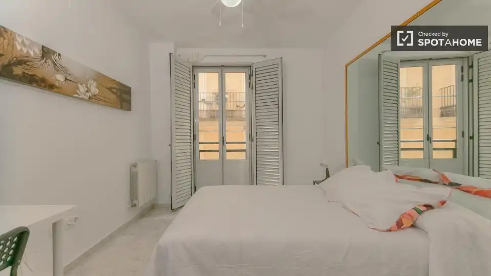 Habitación de Piso de alquiler en Valencia con Aire acondicionado, Calefacción y Amueblado