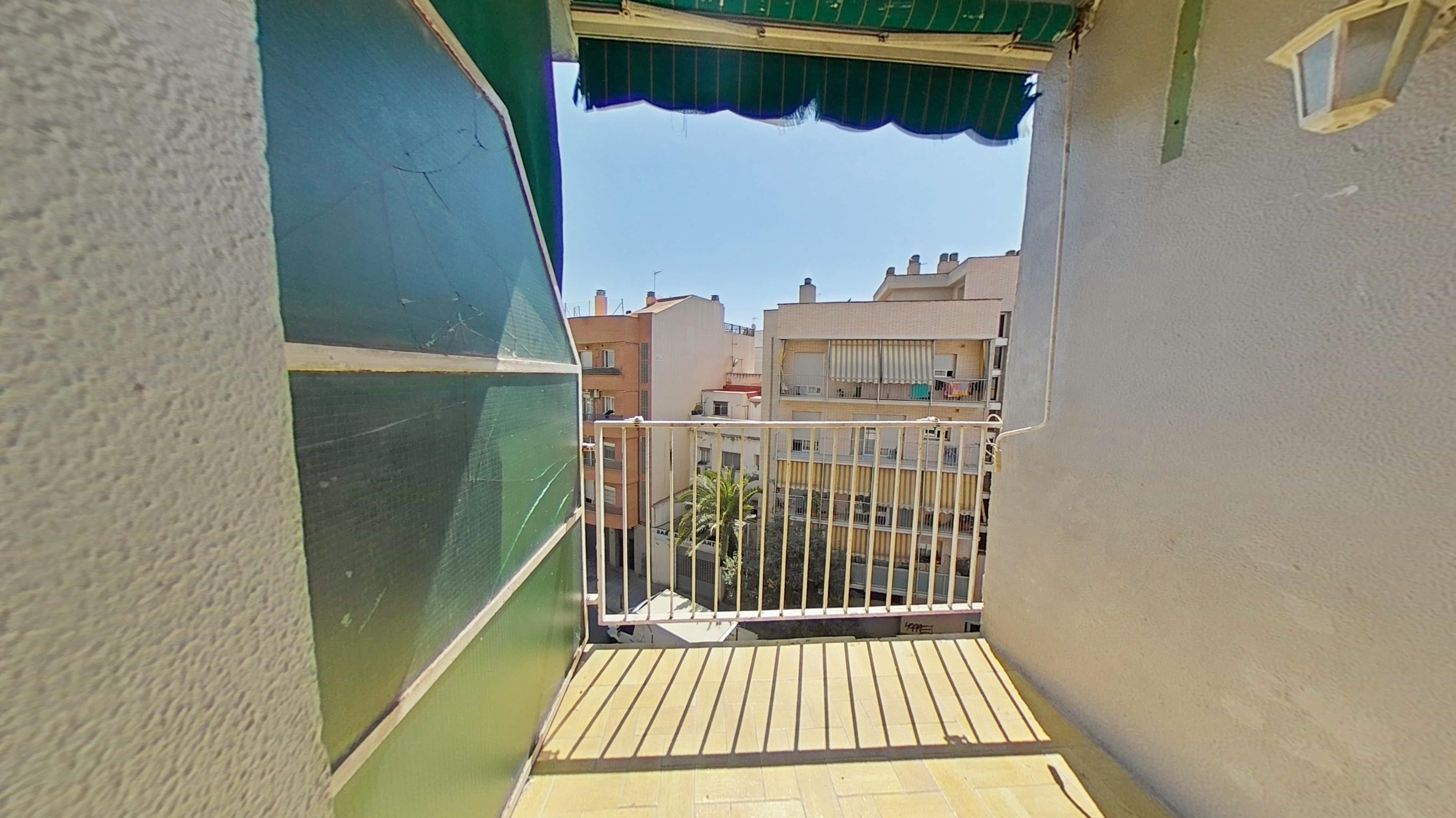 Terrassa de Pis en venda en Santa Coloma de Gramenet amb Terrassa i Forn