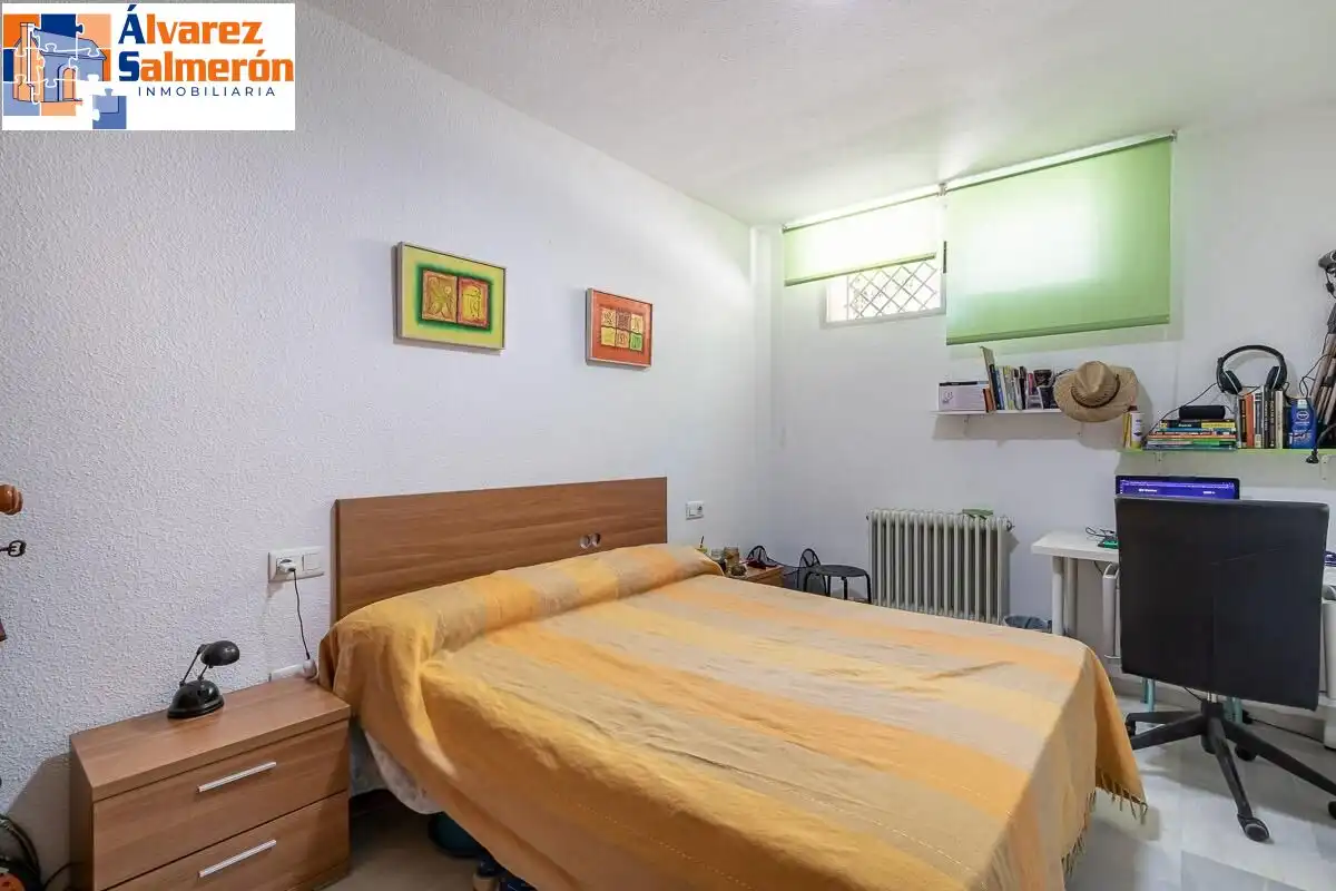 Bedroom of Flat for sale in Granada  with Heating and Storage room