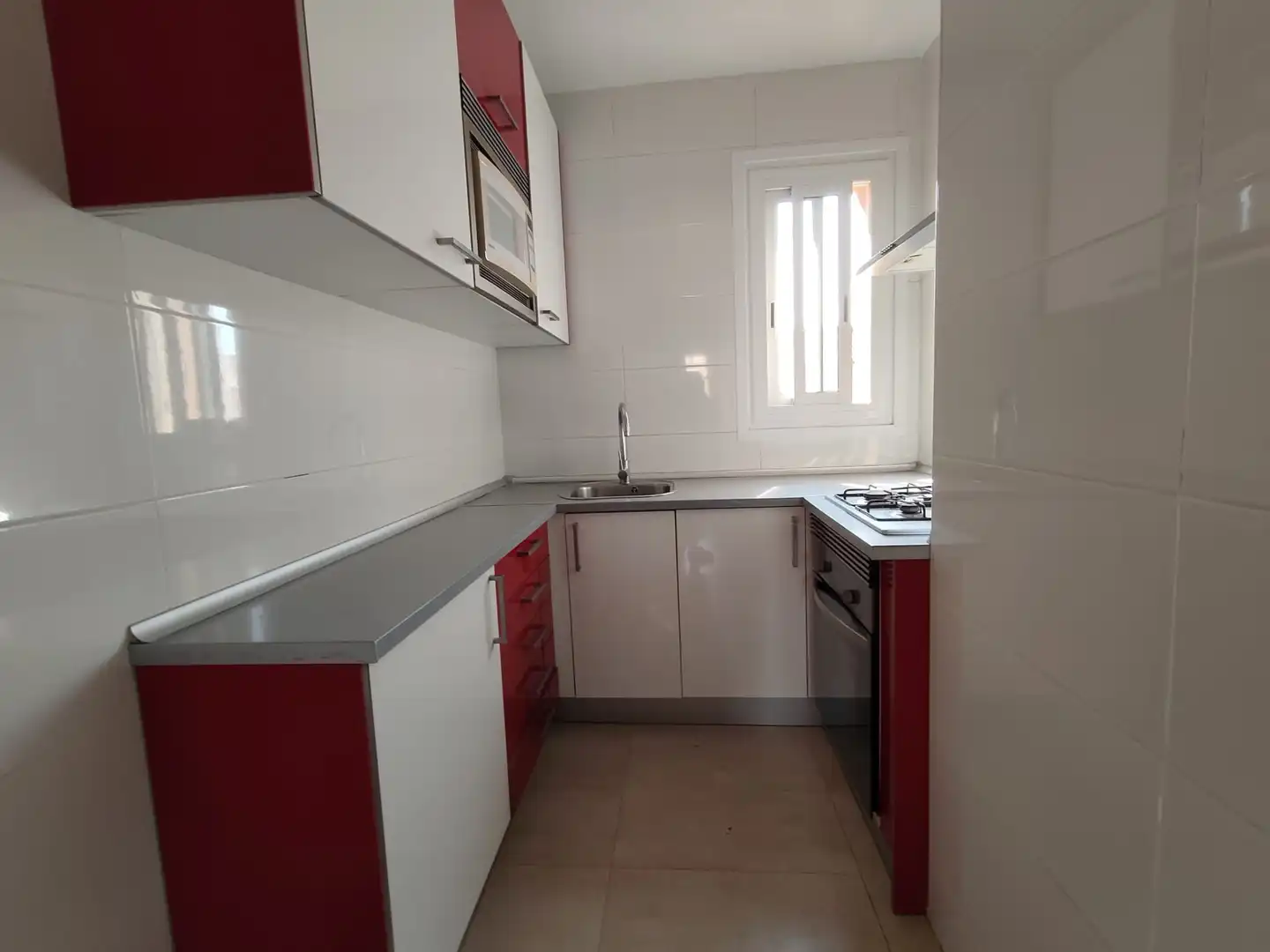 Cuina de Pis en venda en Tarragona amb Parquet i Microones