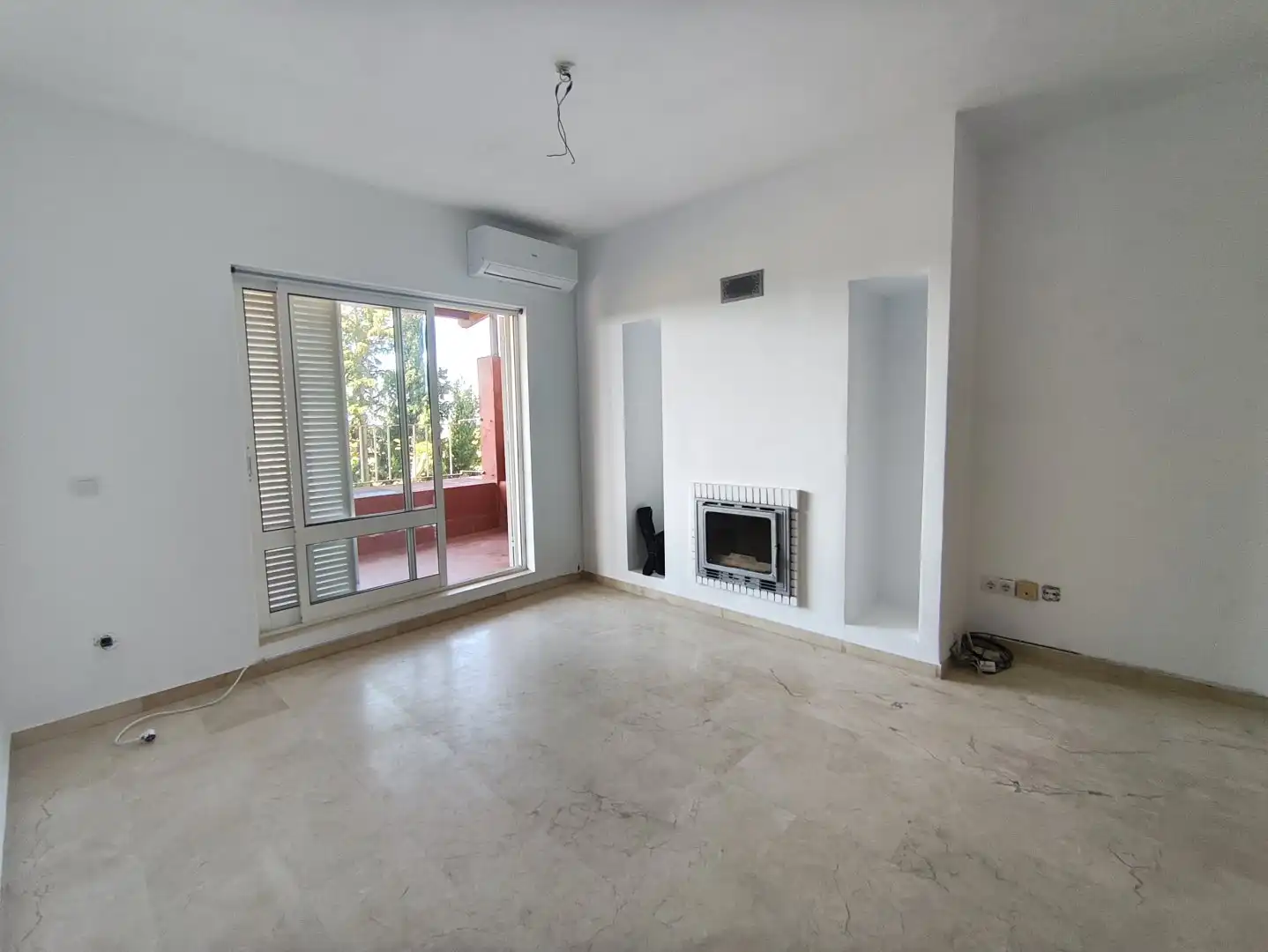 Sala de estar de Piso en venta en Aznalcázar con Aire acondicionado, Calefacción y Terraza