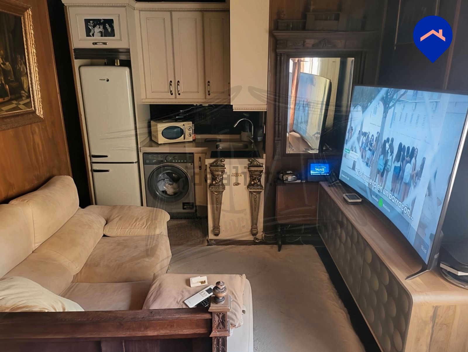 Living room of Flat for sale in  Madrid Capital  with Air Conditioner, Heating and Parquet flooring