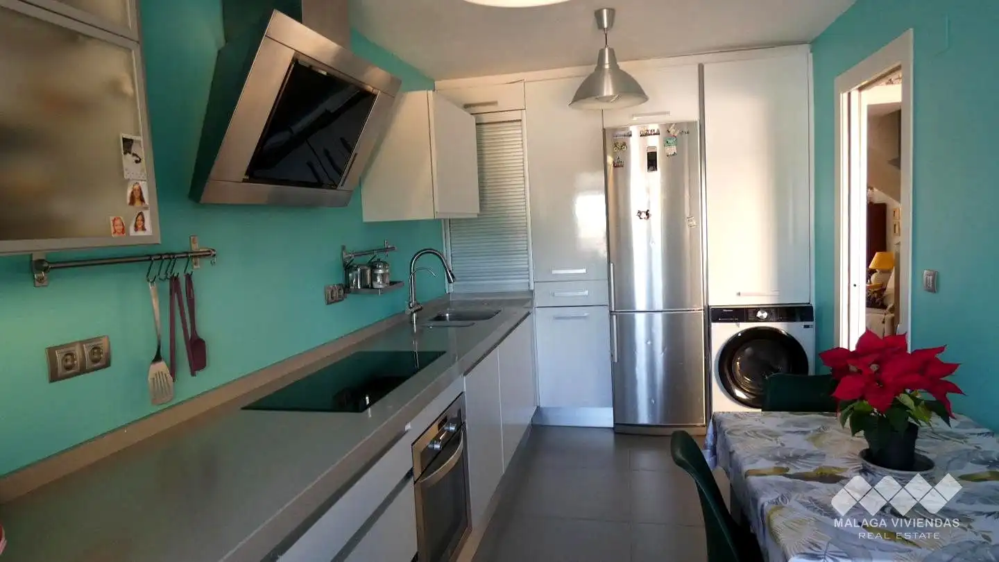Cuina de Casa adosada en venda en Benalmádena amb Piscina comunitària