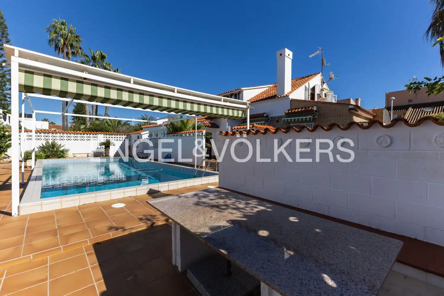 Piscina de Casa o xalet en venda en Sagunto / Sagunt amb Aire condicionat, Calefacció i Jardí privat