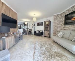 Sala d'estar de Planta baixa en venda en Mijas amb Aire condicionat, Terrassa i Piscina