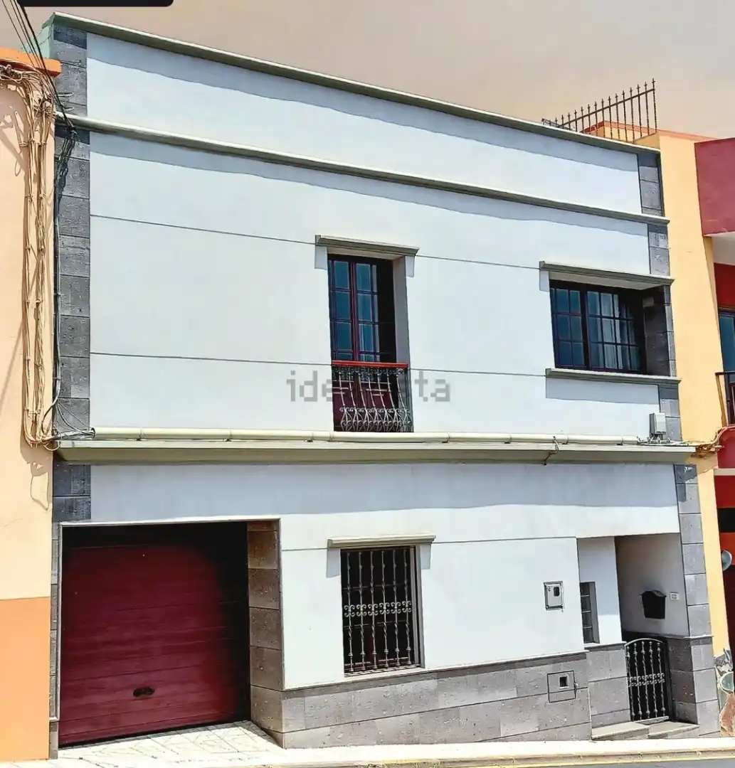 Vista exterior de Casa adosada en venda en Arafo amb Parquet i Terrassa