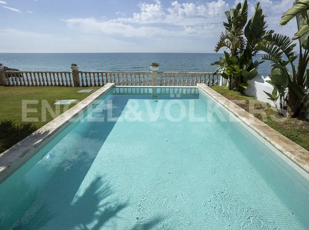 Piscina de Casa o xalet en venda en Vilanova i la Geltrú amb Calefacció, Jardí privat i Piscina