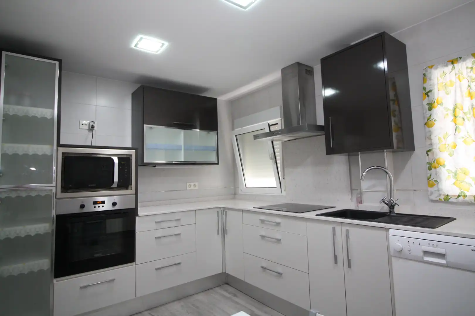 Cuina de Pis de lloguer en Valladolid Capital amb Calefacció, Parquet i Terrassa