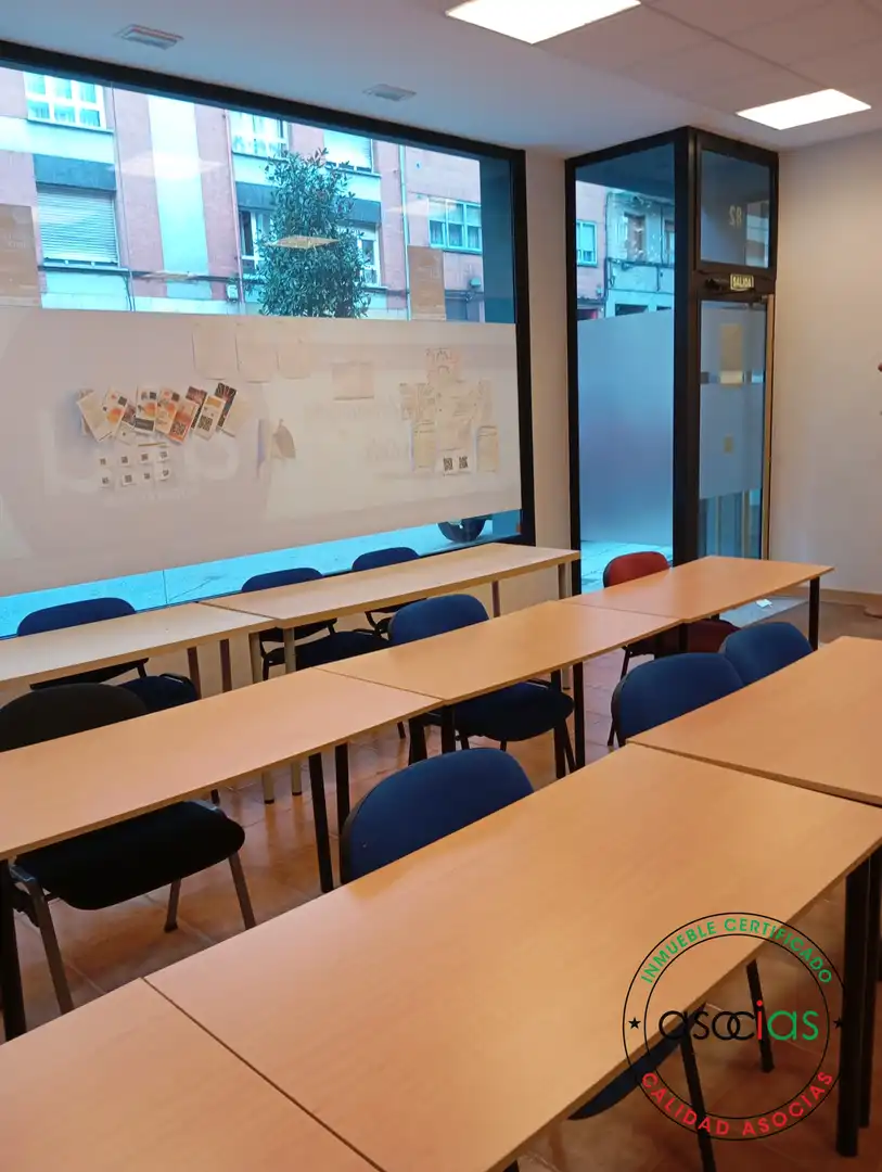 Büro zum Verkauf in Oviedo  mit Heizung