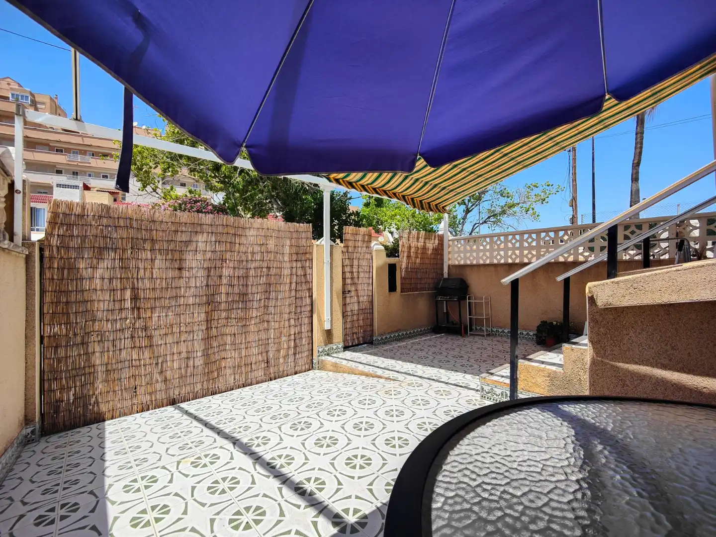Terraza de Casa adosada de alquiler en Torrevieja con Aire acondicionado, Jardín privado y Terraza
