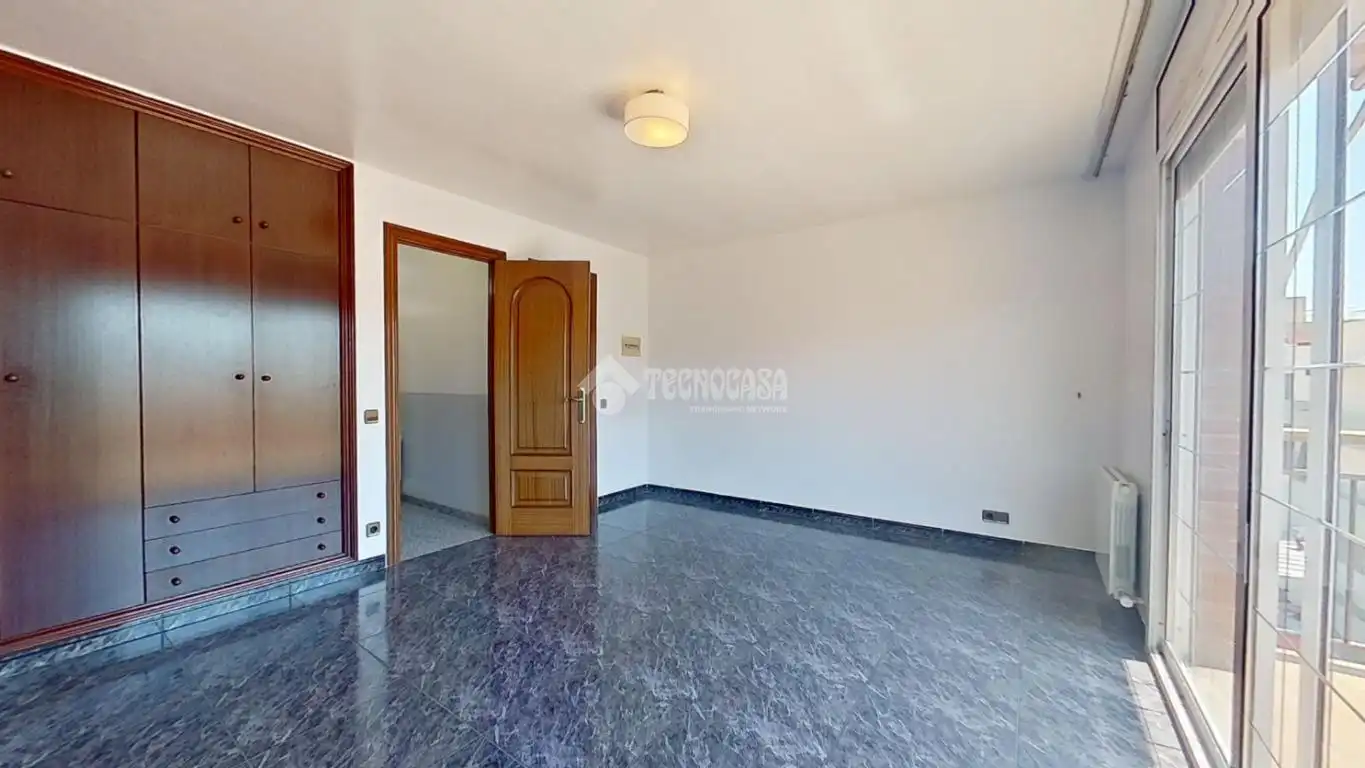 Dormitori de Casa adosada en venda en Cerdanyola del Vallès