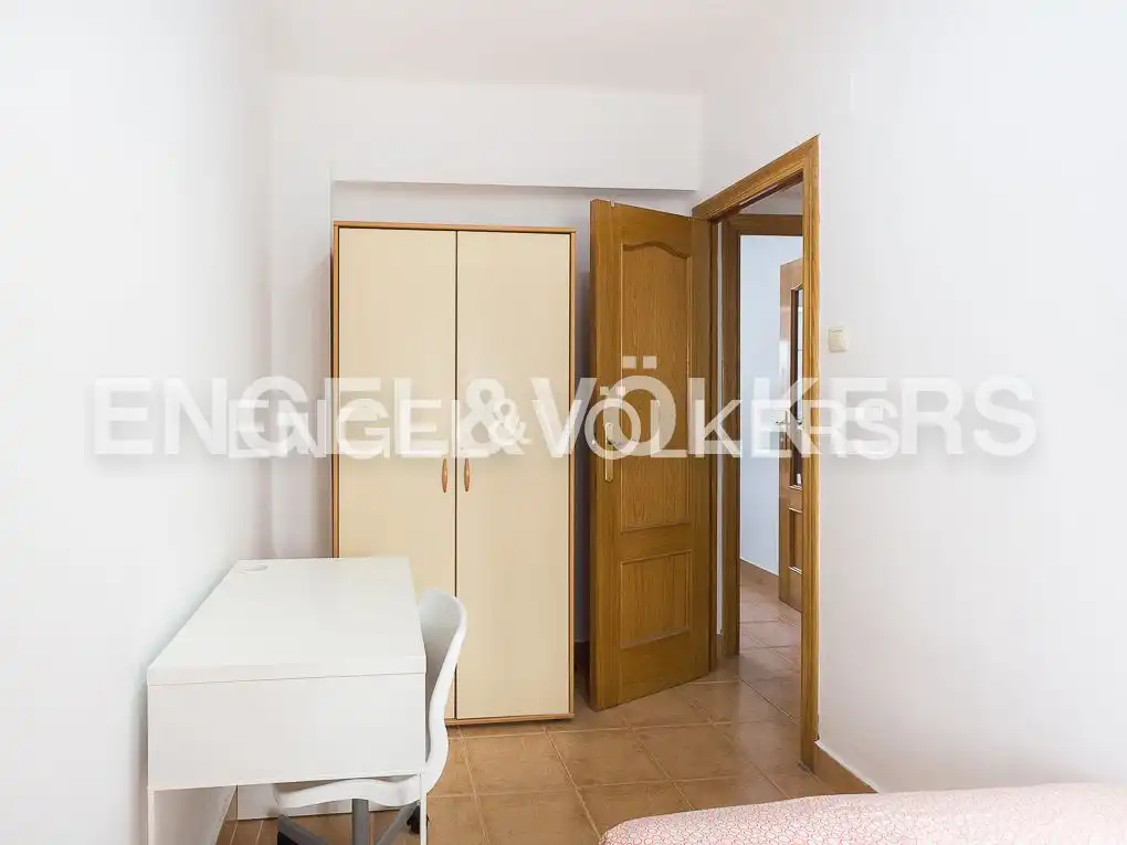Flat for rent in Valencia  with Air Conditioner, Heating and Furnished