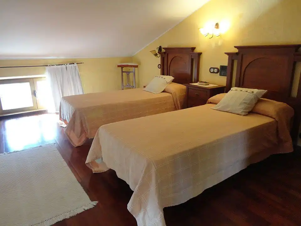 Dormitori de Casa adosada en venda en Riocavado de la Sierra amb Calefacció, Traster i Moblat
