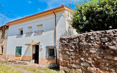 Vista exterior de Casa adosada en venda en Barruelo de Santullán