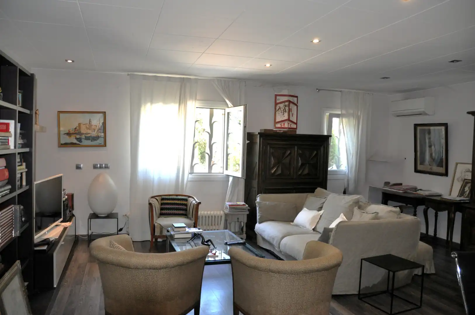Sala de estar de Casa o chalet en venta en Garriguella con Aire acondicionado, Calefacción y Jardín privado