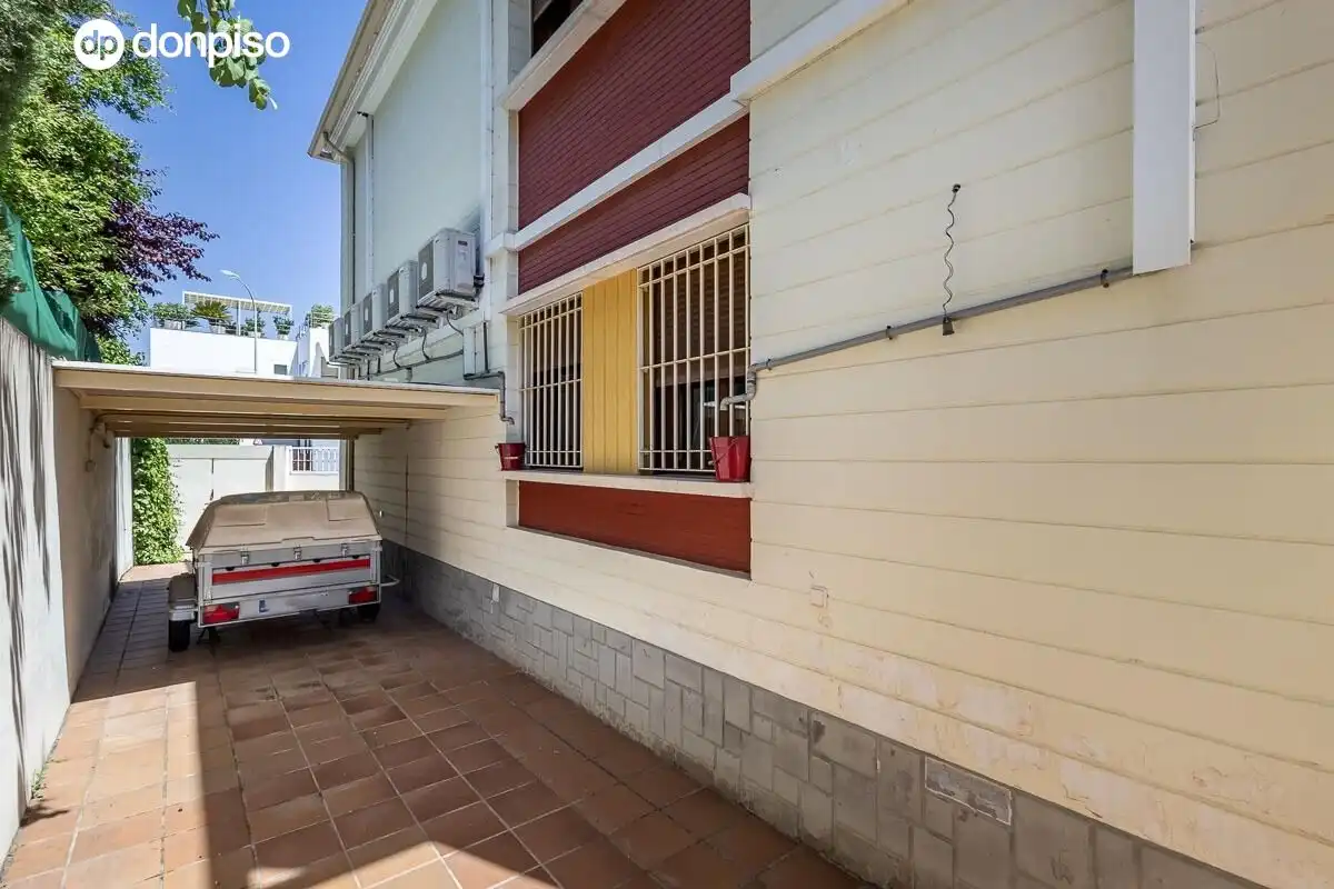 Vista exterior de Casa o chalet en venta en Granada con Aire acondicionado, Calefacción y Jardín privado