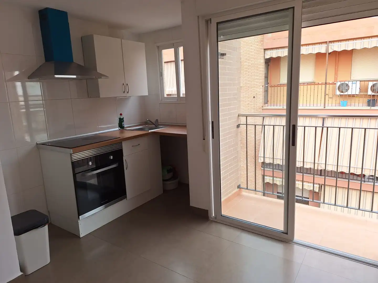 Dachboden zur Miete in Carrer del Poeta Llorente, Centro Ciudad