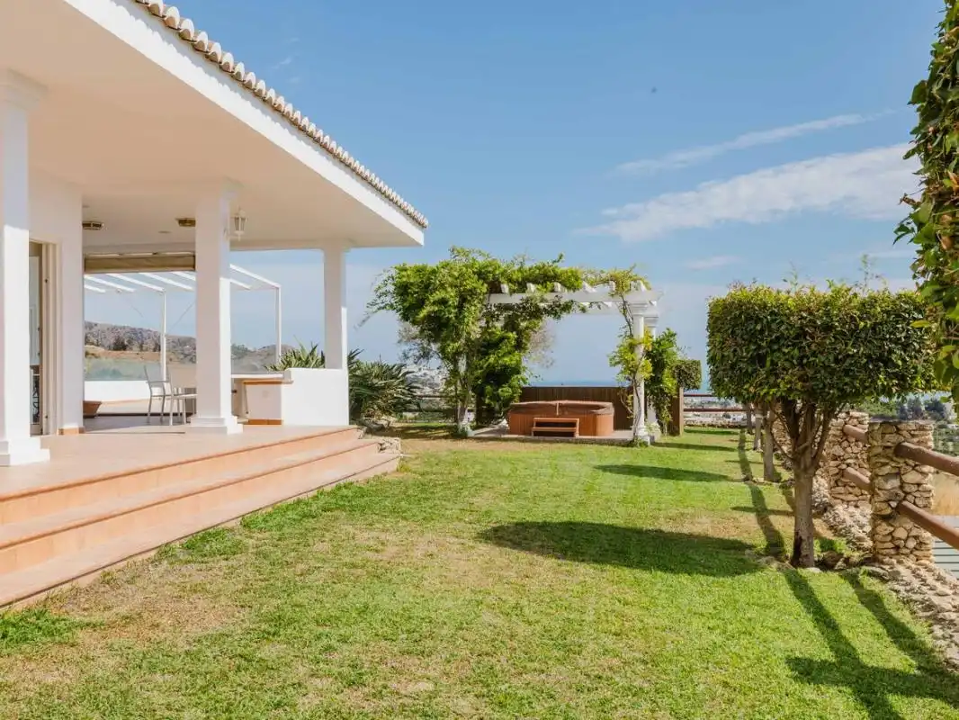 Terrassa de Casa o xalet en venda en Torrox amb Aire condicionat, Calefacció i Jardí privat