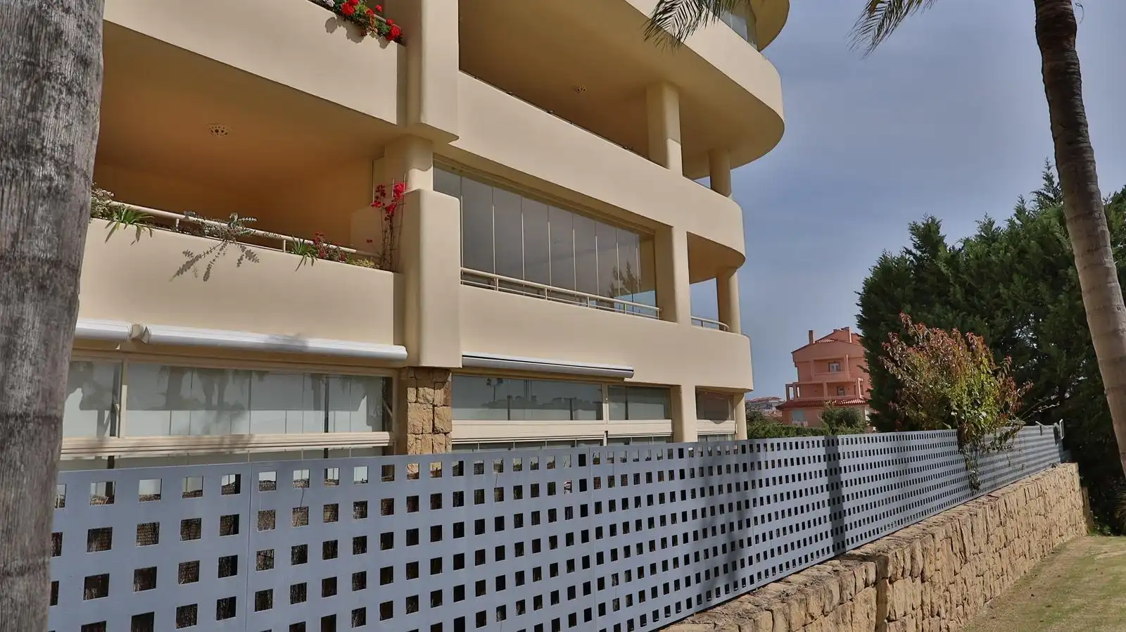 Vista exterior de Pis en venda en Mijas amb Piscina comunitària