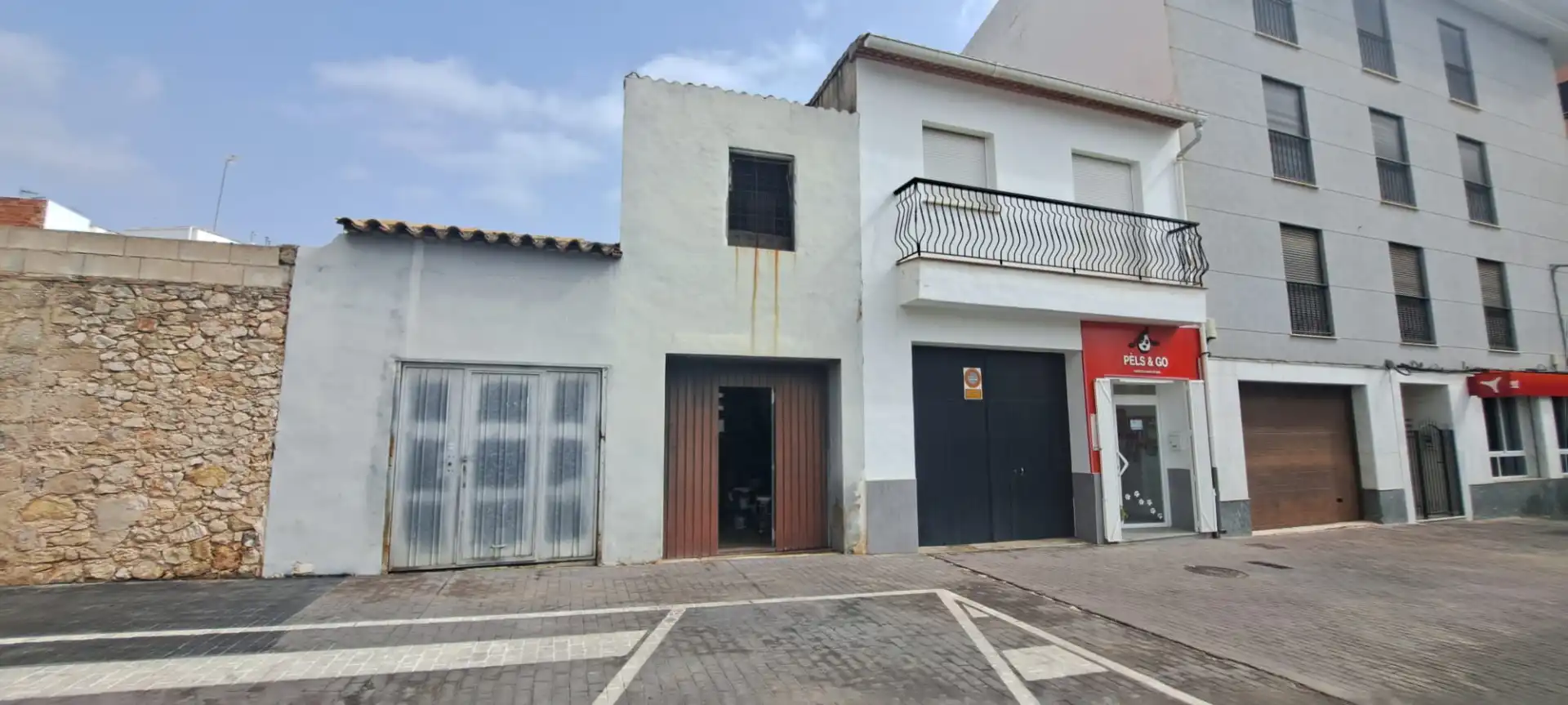 Casa amb terrassa en venda a Carrer Dénia 14