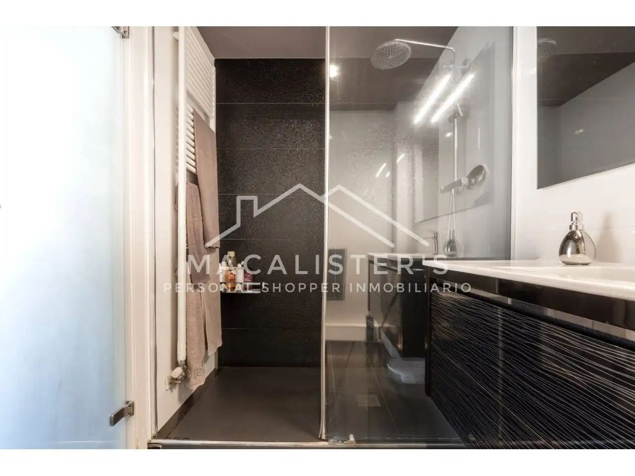 Baño de Casa adosada en venta en Vilassar de Mar con Aire acondicionado, Calefacción y Jardín privado