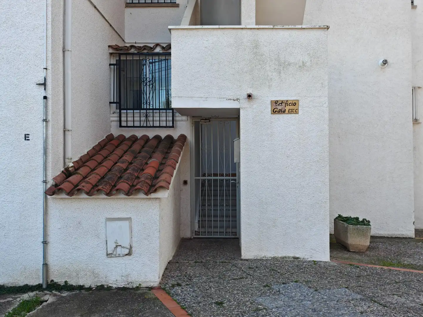 Außenansicht von Wohnungen zum Verkauf in Empuriabrava mit Terrasse