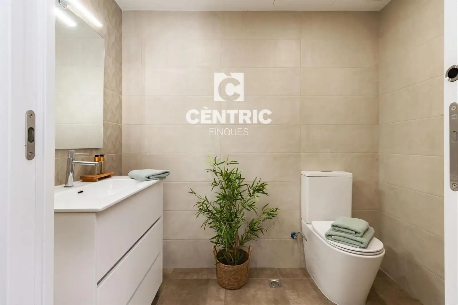 Baño de Piso en venta en Terrassa con Terraza