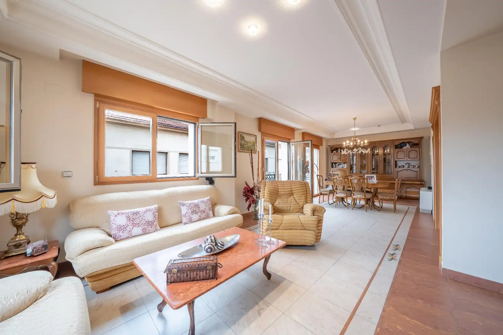 Wohnzimmer von Einfamilien-Reihenhaus zum Verkauf in Novelda mit Heizung, Terrasse und Balkon