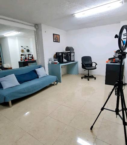 Local comercial en Alquiler en Carrer d'En Singuerlin en Singuerlín