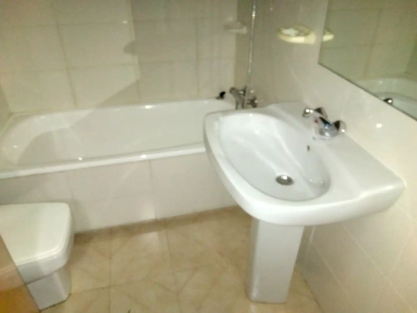 Bathroom of Flat for sale in Madrid  with Air Conditioner and Heating