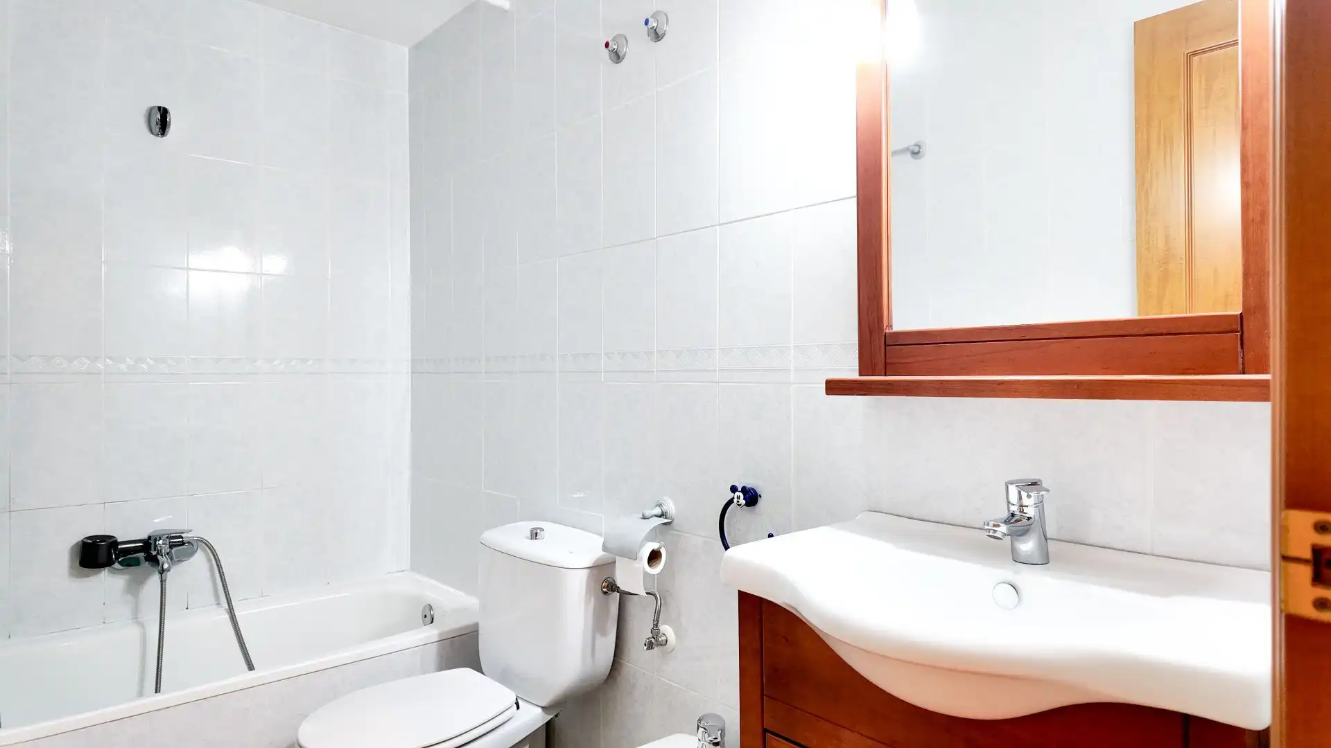 Bany de Apartament de lloguer en Valencia amb Aire condicionat, Calefacció i Terrassa