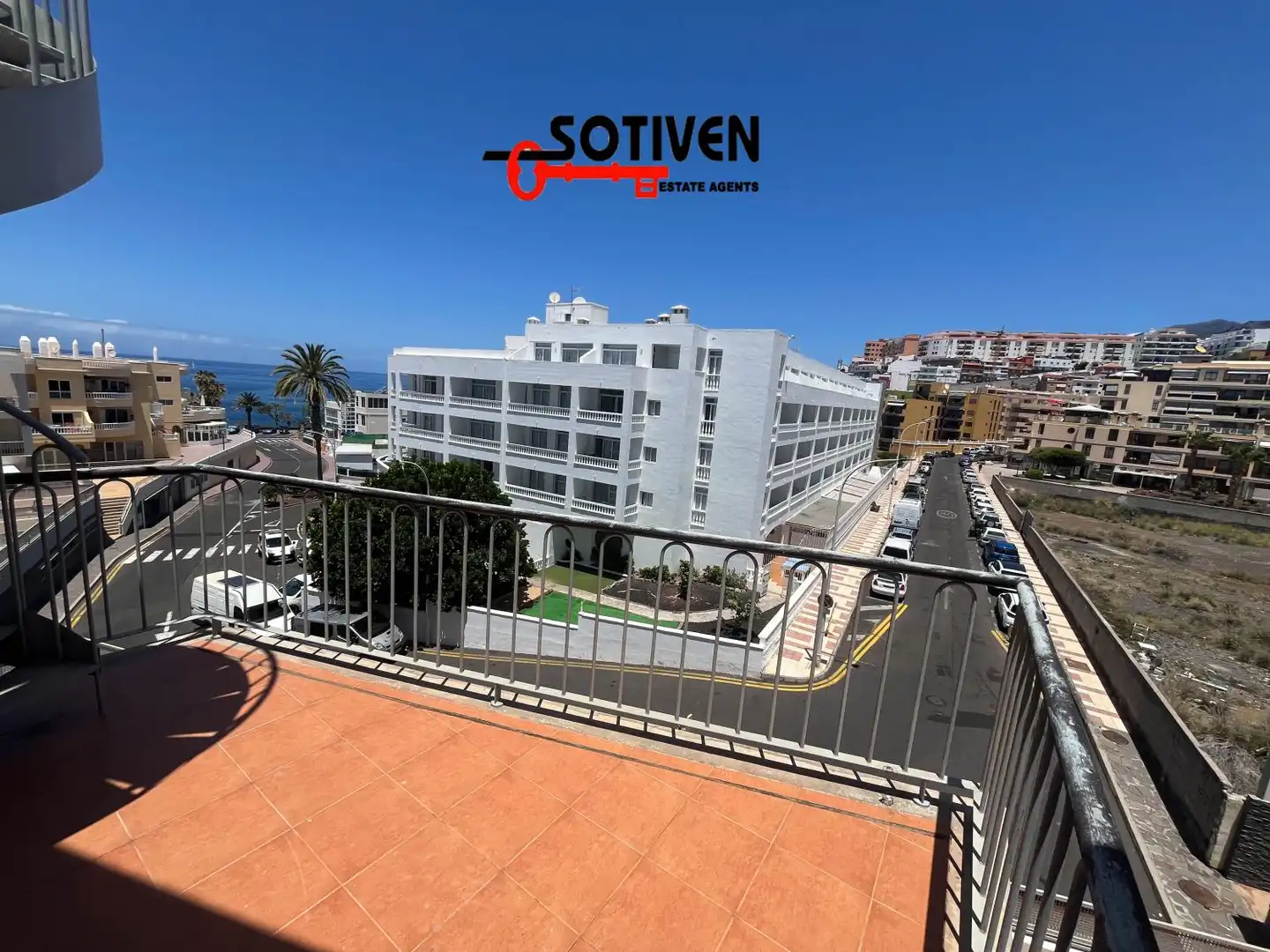 Außenansicht von Wohnungen zum Verkauf in Santiago del Teide mit Terrasse, Balkon und Gemeinschaftspool