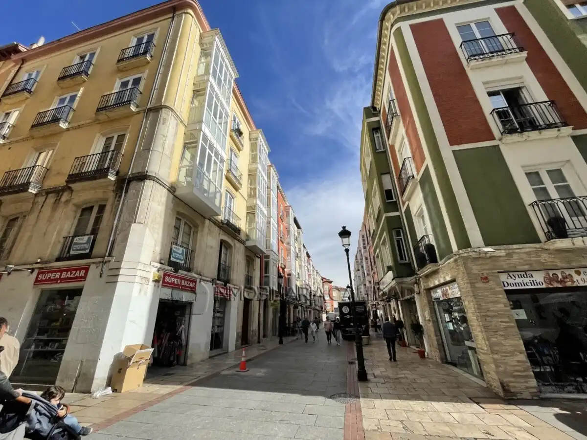 Vista exterior de Piso de alquiler en Burgos con Calefacción y Amueblado