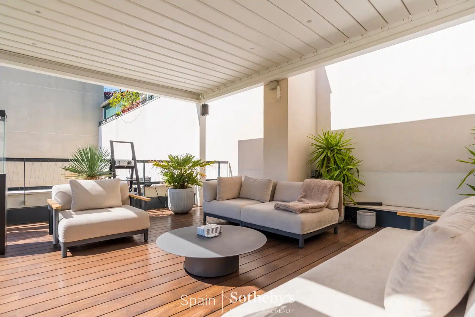 Terraza de Ático en venta en Madrid con Aire acondicionado, Calefacción y Jardín privado