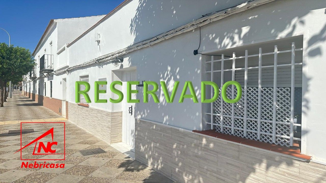Vista exterior de Casa o xalet en venda en El Cuervo de Sevilla amb Aire condicionat