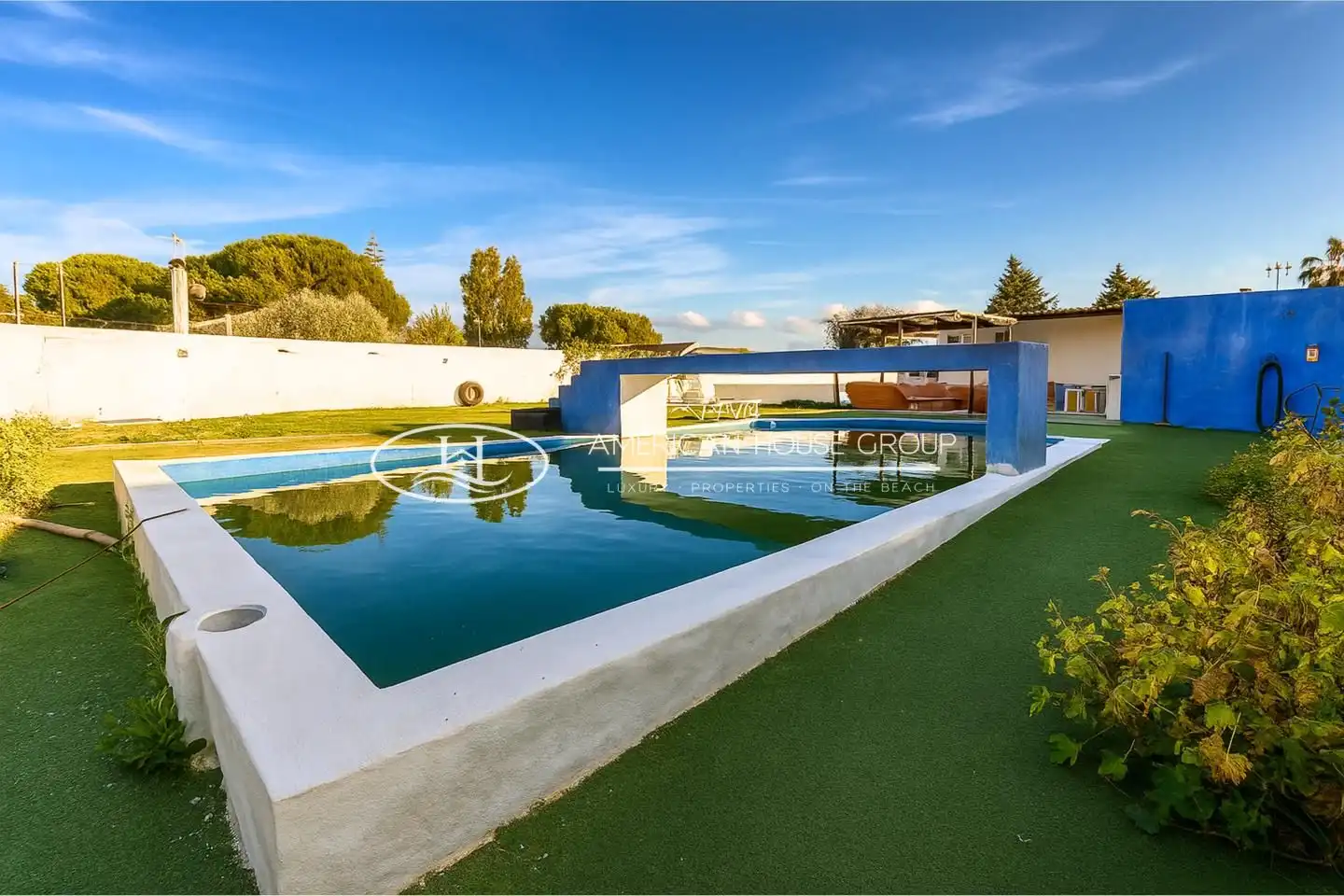 Piscina de Casa o xalet en venda en Chiclana de la Frontera amb Aire condicionat, Jardí privat i Terrassa