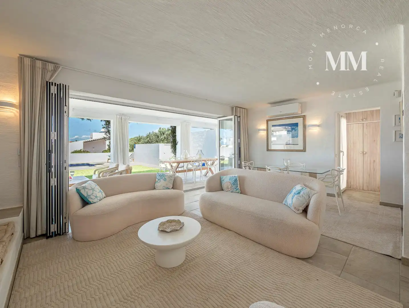 Sala de estar de Casa o chalet en venta en Sant Lluís con Aire acondicionado, Calefacción y Jardín privado
