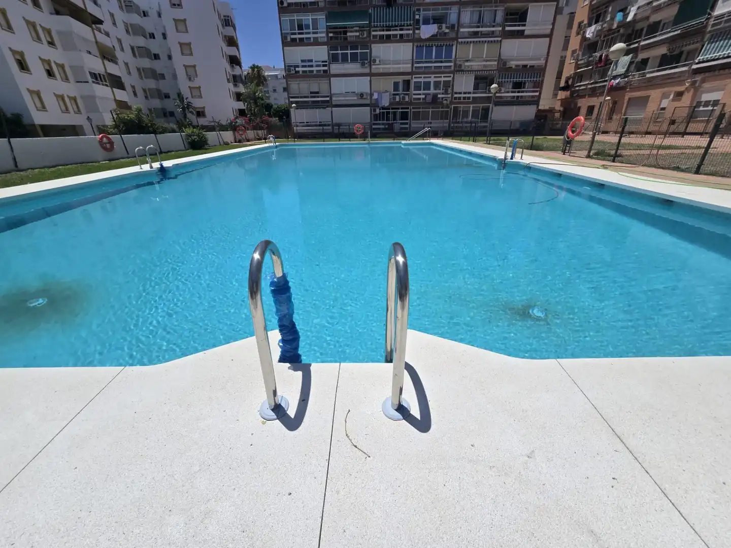 Piscina de Pis en venda en Torremolinos amb Terrassa, Moblat i Piscina comunitària