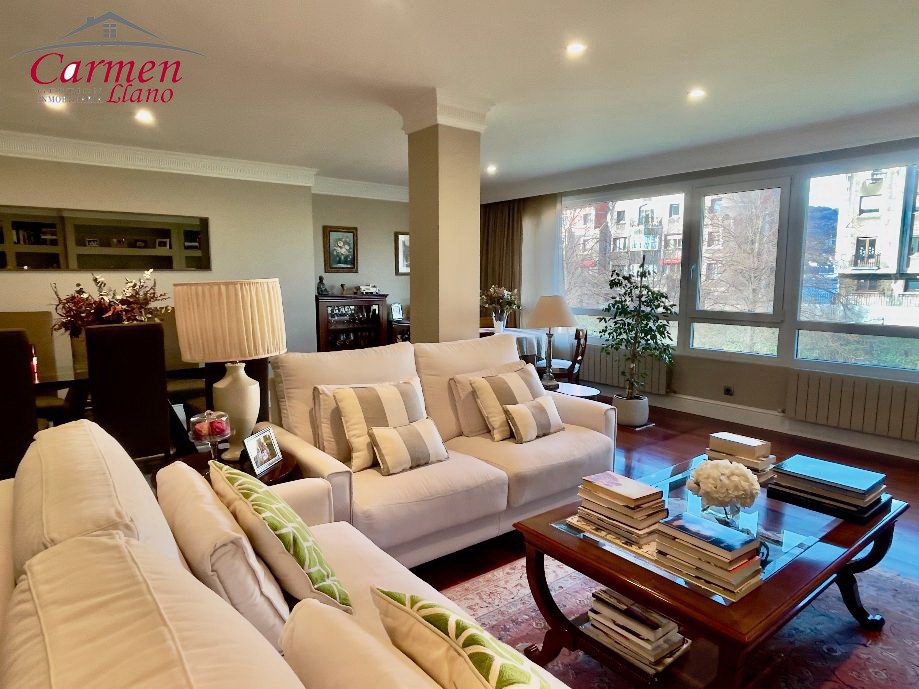 Sala d'estar de Pis en venda en Getxo  amb Calefacció, Traster i Internet