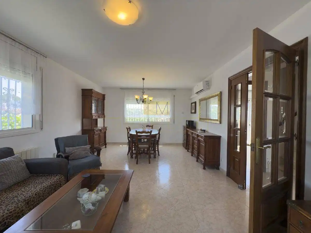 Sala d'estar de Casa o xalet en venda en Sant Pere de Ribes amb Aire condicionat, Calefacció i Jardí privat