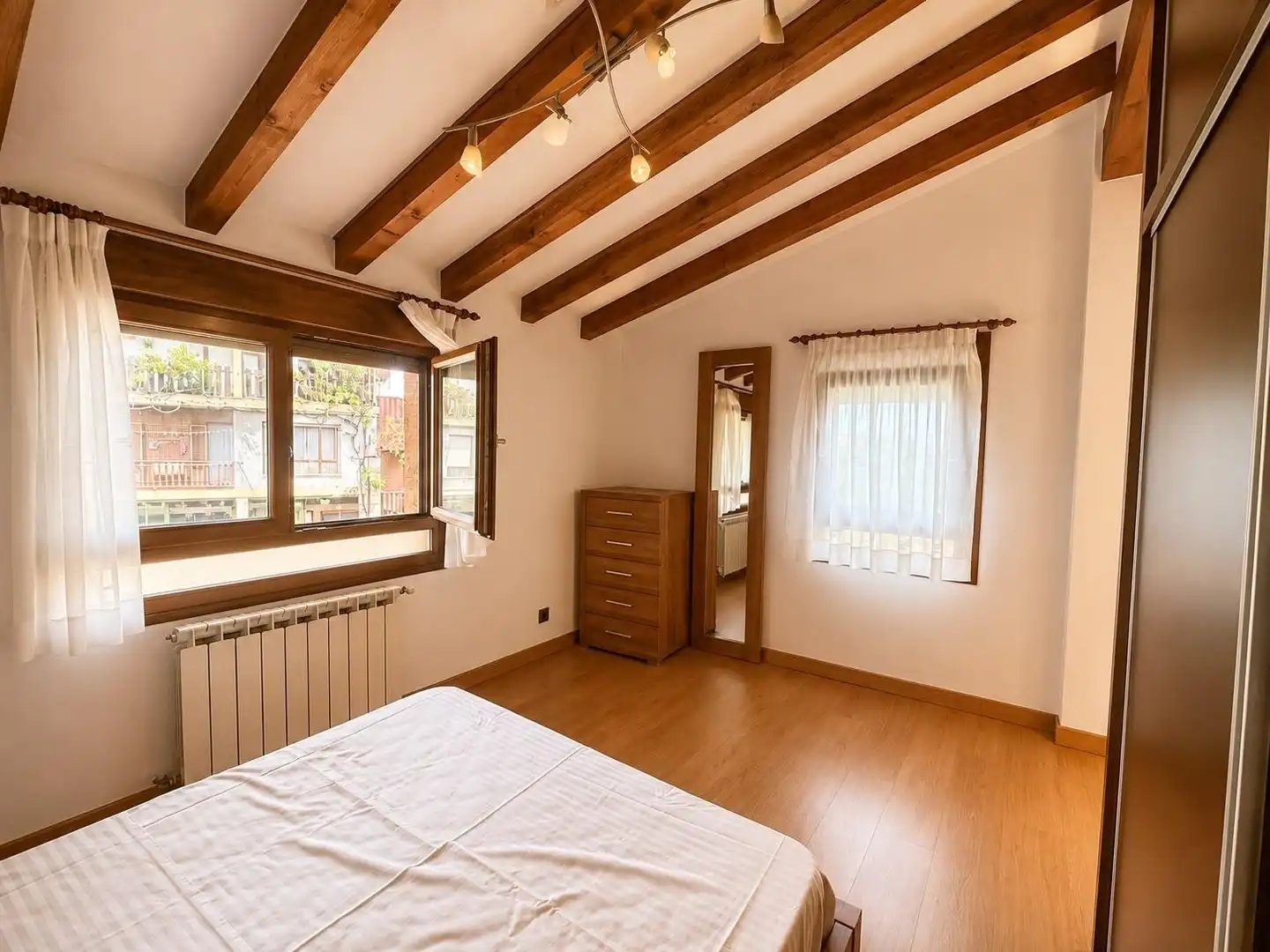 Habitación de Casa adosada en venta en Riotuerto con Calefacción y Terraza