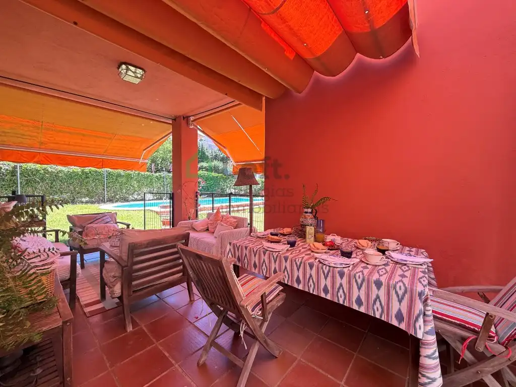 Terrassa de Casa o xalet en venda en Badajoz amb Aire condicionat, Jardí privat i Piscina