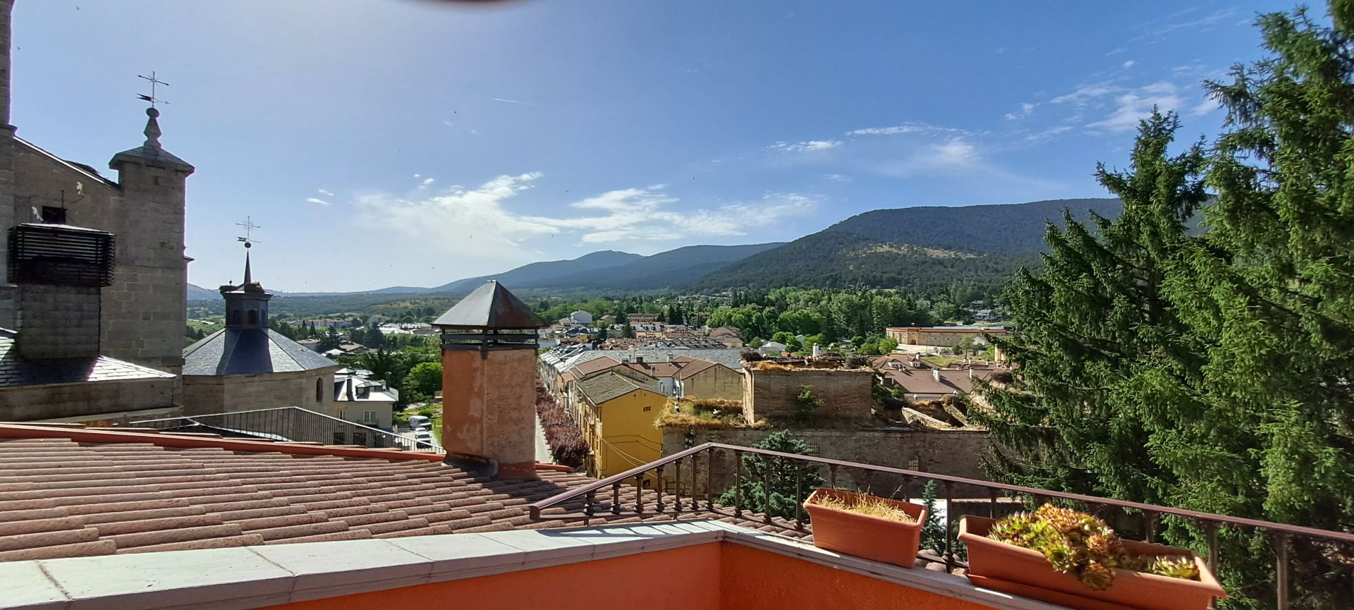Vista exterior de Edifici en venda en El Espinar
