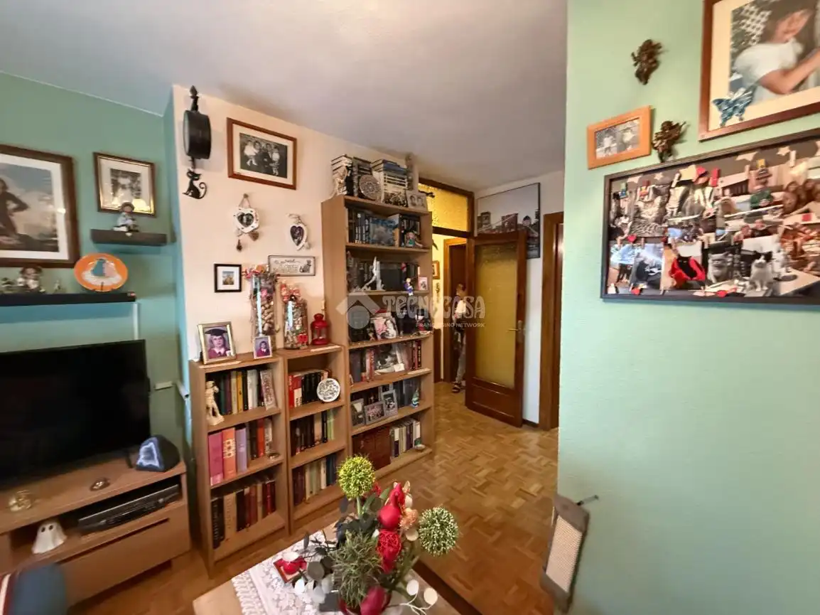 Living room of Flat for sale in Madrid  with Heating, Parquet flooring and Storage room
