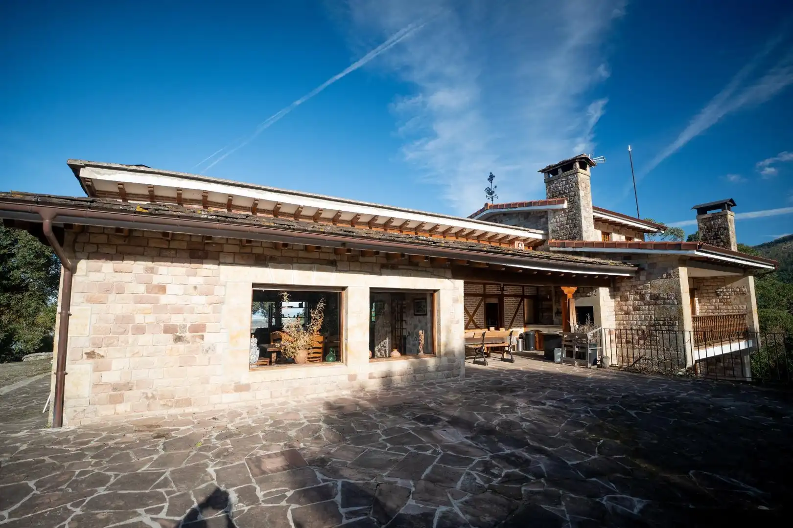 Vista exterior de Casa o xalet en venda en Villaescusa (Cantabria) amb Calefacció, Jardí privat i Terrassa