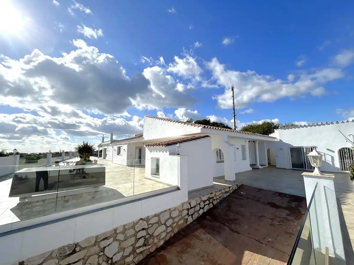 Chalet con piscina en venta en Las Lagunas, imagen 3