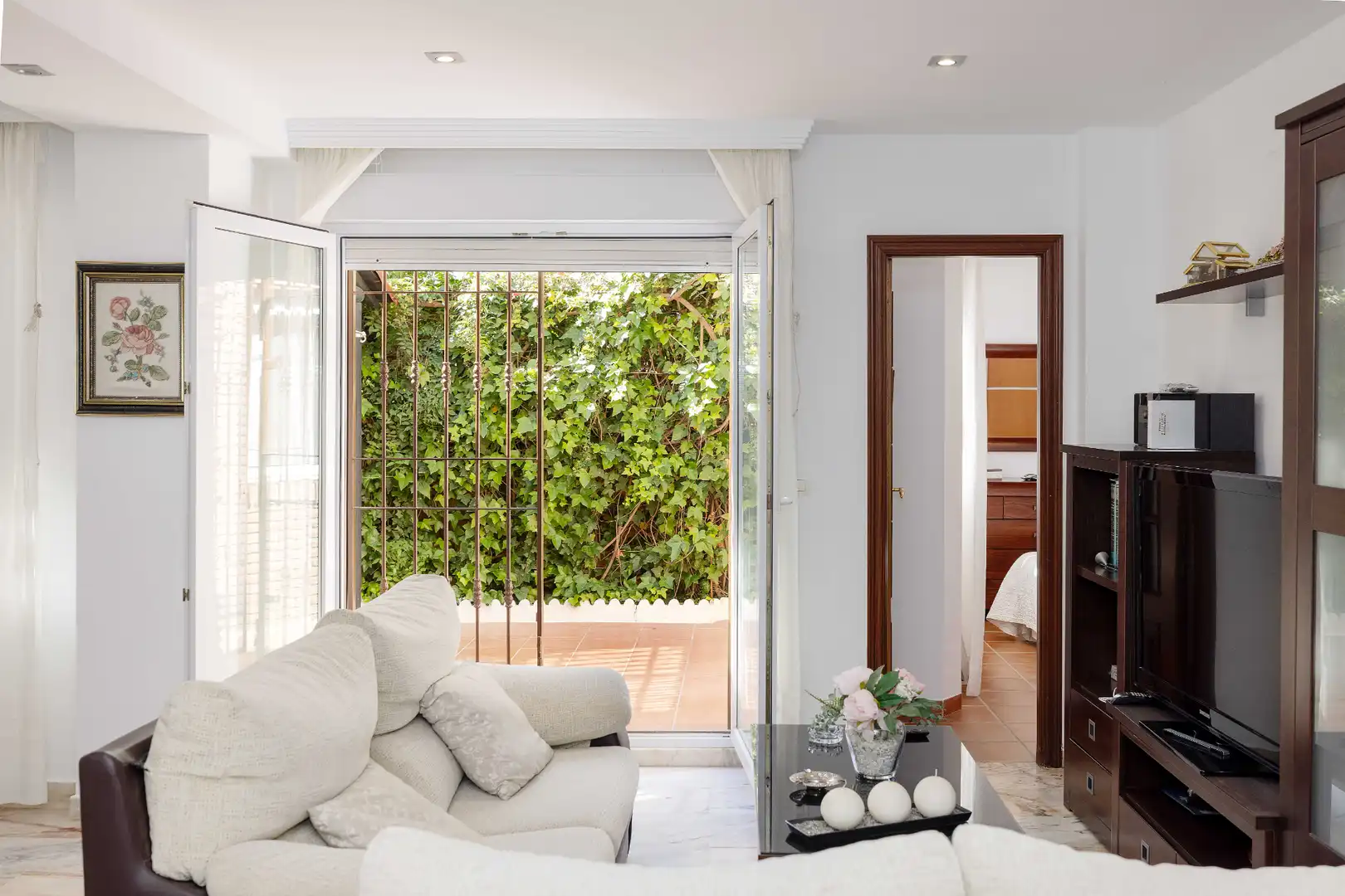 Sala d'estar de Casa o xalet en venda en Málaga amb Aire condicionat, Calefacció i Jardí privat