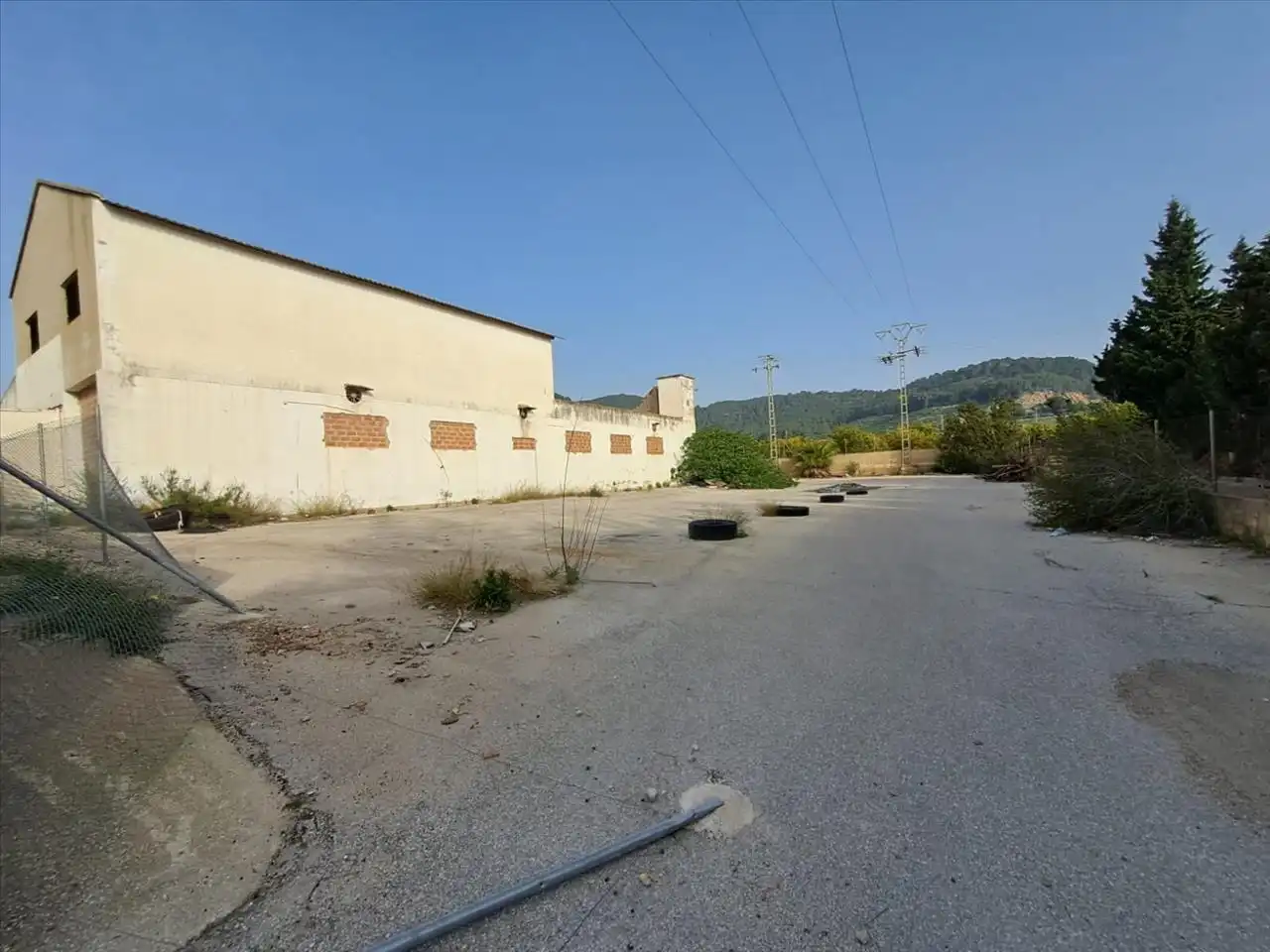 Nau industrial en venda en Tavernes de la Valldigna
